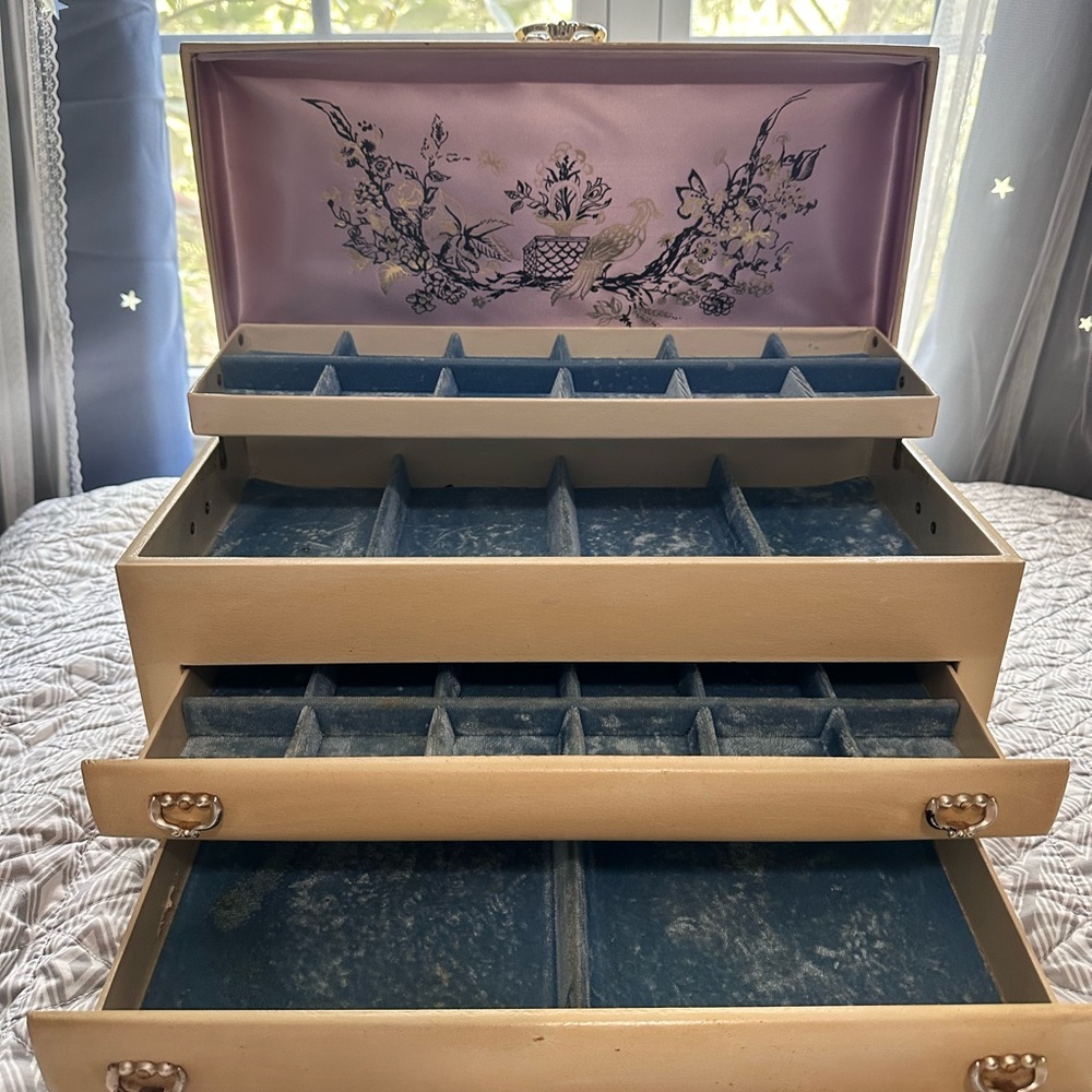 Luxurious Gold and Blue Jewelry Organizer